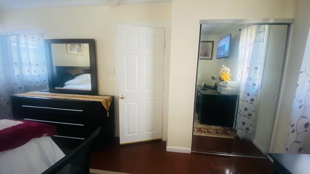 Minutes From Jfk, Beautiful Home With Peaceful, Cosy, Private Room Nueva York Exterior foto